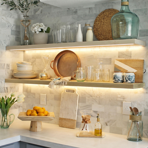 Estantes Flotantes de Madera Personalizados con Luces LED Debajo, Estantes de Almacenamiento para Esquinas, Muebles de Cocina con Certificación CE, SAA, RoHS y RCM - Product Image 3