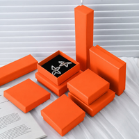 Boîte cadeau carrée en papier orange avec couvercle, impression offset 4 couleurs, design gaufré, taille personnalisée pour la Saint-Valentin et les bagues