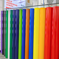 Venta caliente Sav PVC Color vinilo rollo autoadhesivo mate permanente pegamento brillante cartel materiales para diseño gráfico Plotter uso