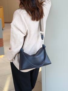 2026 ใหม่กระเป๋าหนังแท้พรีเมี่ยมกระเป๋าสะพายแฟชั่นย้อนยุคความจุขนาดใหญ่กระเป๋าสตรีกระเป๋าแนวทแยงแบบเรียบง่าย - Product Image 5