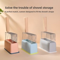 Pelle à litière pour chat en métal au design original avec grande poignée en bois et base colorée en tons pastel