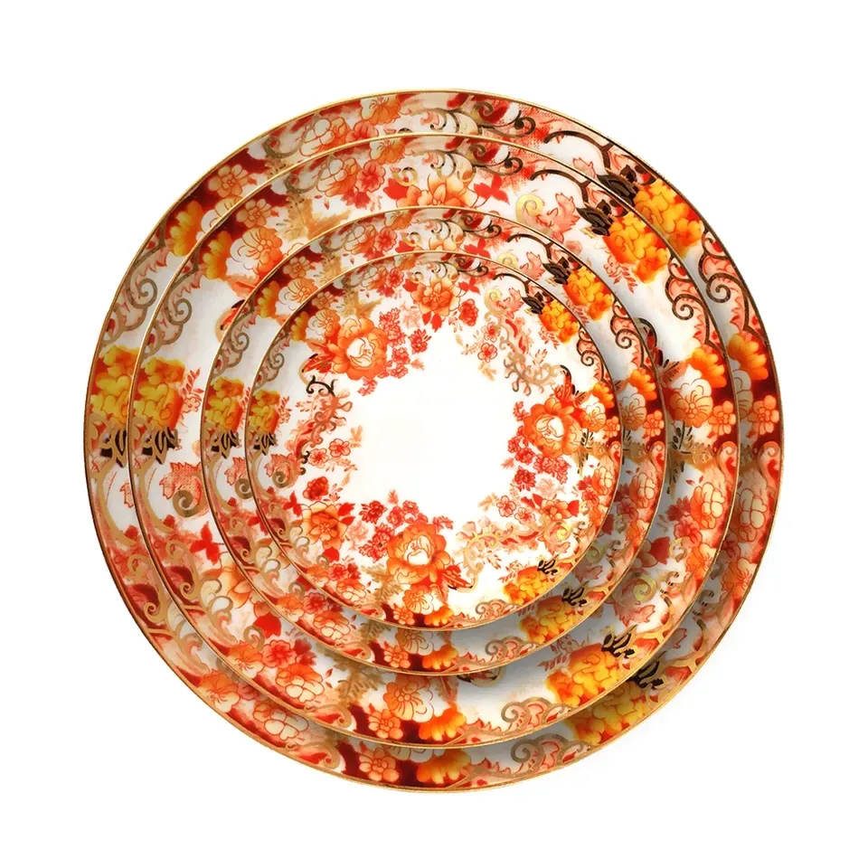 럭셔리 플레이트 세트 사용자 정의 로고 디자인 뼈 중국 식탁 도자기 식기 골드 림 꽃 세라믹 접시 요리 결혼식