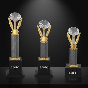 Trophée Étoile Premium pour les Récompenses d'Excellence Commerciale avec Gravure Métallique par Coulée sous Pression, Design Portable - Product Image 1