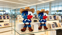 Western Cowboy Plüsch-Maskottchen-Puppe mit Texas-Flagge, blauem Stern, Cowboyhut, Stiefeln und gekreuzten Armen, maßgefertigt