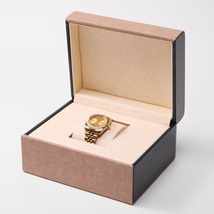 <span class=keywords><strong>Caja</strong></span> <span class=keywords><strong>de</strong></span> <span class=keywords><strong>Reloj</strong></span> Cuadrada <span class=keywords><strong>de</strong></span> Madera <span class=keywords><strong>de</strong></span> Lujo JANSSE, con Inserto <span class=keywords><strong>de</strong></span> Gamuza, Almacenamiento Premium para Relojes, Ecológica, Sostenible y Resistente al Agua - Product Image 5