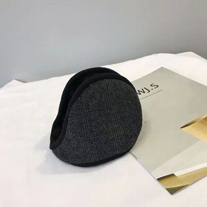 Cache-oreilles d'hiver pour hommes en peluche avec motif quadrillé gris, café, noir – Protection thermique pour l'hiver - Product Image 2