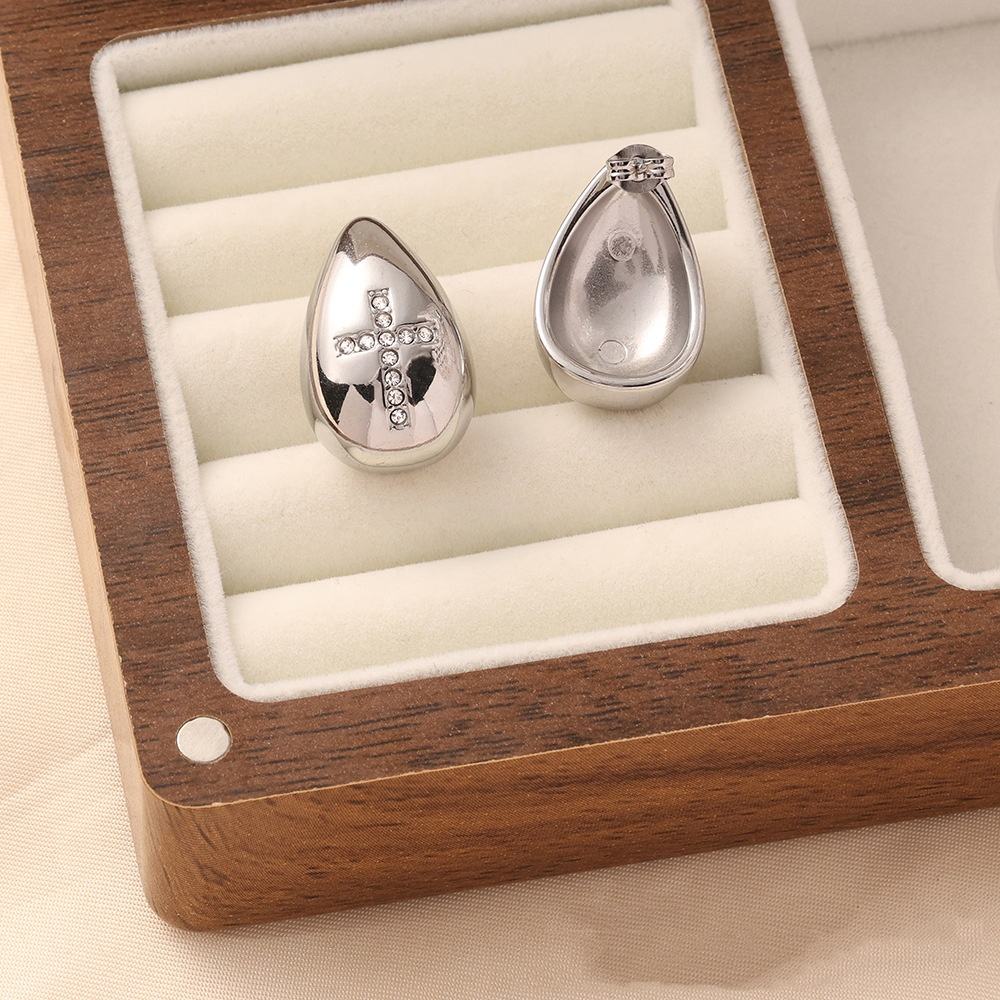 ต่างหูเหล็ก