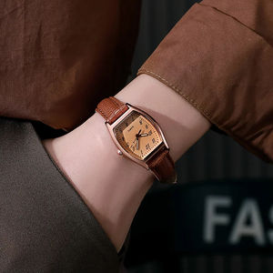 นาฬิกาสำหรับผู้หญิงนาฬิกาข้อมือผู้หญิงขนาดเล็กสร้อยข้อมือหนังวินเทจย้อนยุคสีน้ำตาลนาฬิกาข้อมือควอตซ์สีดำ - Product Image 5