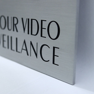 Panneaux de surveillance personnalisés Plaque d'alerte d'intrusion Panneau en aluminium Panneaux d'avertissement vidéo 24 heures imprimés UV - Product Image 4