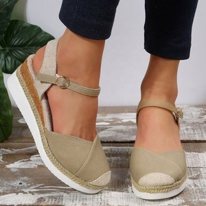 Sandales légères à plateforme, coordonnées en couleur, pour le printemps et l'été, à bout ouvert, à enfiler, avec semelle extérieure en caoutchouc épais et tige en PU - Product Image 2