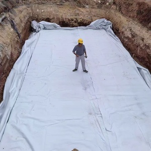 Géotextile composite imperméable pour la restauration paysagère des lacs et des rivières, la construction <span class=keywords><strong>de</strong></span> tunnels et la collecte des eaux <span class=keywords><strong>de</strong></span> <span class=keywords><strong>pluie</strong></span> - Membrane géotextile composite - Product Image 1