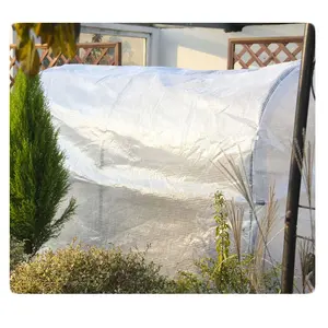 耐用的室外温室植物苗圃，带耐用的防撕裂聚乙烯盖