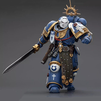 Figura de Acción Coleccionable JOYTOY Warhammer: Ultramarines Horus Torvald con Espada Mágica, Escudo de Tormenta y Pistola Bolt