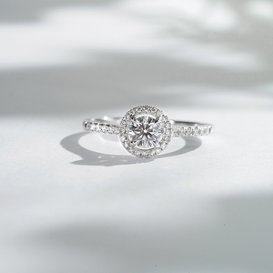 Starsgem 0.5ct 4,5mm Redondo Corte Brillante Lab Grown Diamond 18K Oro Blanco Halo Anillo de Compromiso - Product Image 1