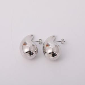 Pendientes de tuerca huecos simples de lujo ligeros de estilo francés para mujer espejo de acero inoxidable de moda con diseño geométrico - Product Image 6