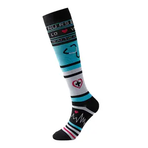 Meias de compressão para homens e mulheres, meias coloridas de 20-30mmhg esportes na altura do joelho