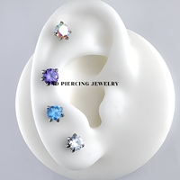 Vente en gros de bijoux de piercing en titane ASTM F136, avec griffe de dragon en zircone cubique, embout à filetage interne, boucles d'oreilles à dos plat, bijoux de piercing tendance