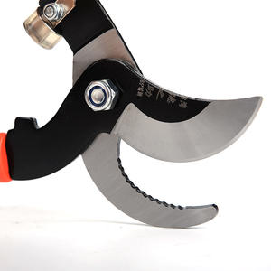 กรรไกรตัดกิ่งรูปพระจันทร์เสี้ยวแบบพรีเมียม เหล็กกล้าคาร์บอน ความจุการตัด 20-30 มม. เครื่องมือทำสวนสีแดง สำหรับกิ่งไม้หนา - Product Image 3