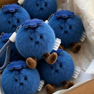 Porte-clés en peluche Gigi Cat Blueberry, lot de trois – Éloigne la mauvaise chance et charme mignon pour sac, pour jeunes de 15 à 35 ans - Product Image 5