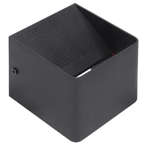 Lámpara de pared metálica de 5.5w, diseño moderno en color negro, ideal para iluminar salas y pasillos. - Product Image 1