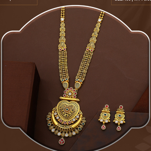 Collar largo clásico de oro con colgante de corazón, joyería tradicional india para novias, diseño étnico elegante con aretes. - Product Image 3