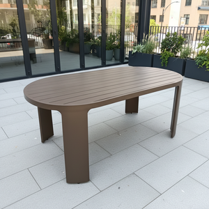 Ensemble de canapés d'extérieur modernes en aluminium avec chaises, structure noire et coussins blancs pour villa, jardin, balcon, piscine - Product Image 3