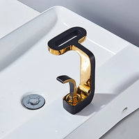 Robinet de lavabo chaud et froid au design artistique mitigeur de baignoire cascade à poignée unique