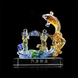 Liuli คริสตัลแกะสลักของขวัญธุรกิจฮวงจุ้ยประติมากรรมของ<span class=keywords><strong>ปลา</strong></span><span class=keywords><strong>คา</strong></span><span class=keywords><strong>ร์</strong></span>พกระโดดข้ามมังกรประตูแก้ววัสดุ - Product Image 3