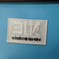 Patchs 3D brodés personnalisés en tissu écologique, thermocollants en gros pour vêtements et chapeaux