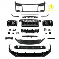Modification du pare-chocs de voiture avec des composants avant GR. Modèle 2026 pour Toyota RAV4 modifié avec kit carrosserie GR Sport, ajustement parfait