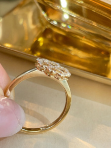 Anillo Xinfly de Oro de 18K con Diamante Natural de 0.15ct y Motivo de Corazón y Trébol de Cuatro Hojas - Product Image 4