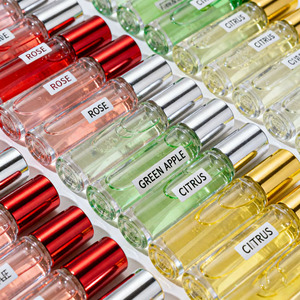 Nuevo Perfume en Roll-On de 10 ml Sin Alcohol, Aroma Elegante y Femenino con Feromonas, Perfume Esencial de Larga Duración para Mujer - Product Image 2