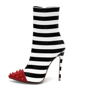 Botines de tacón alto fino para mujer con remaches y tachuelas, punta afilada, a media pantorrilla, moda de invierno, rayas blancas y negras, botas de vestir para dama - Product Image 3