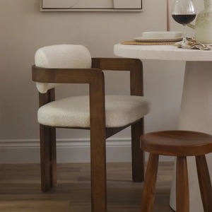 <span class=keywords><strong>Chaise</strong></span> de salle à manger <span class=keywords><strong>en</strong></span> <span class=keywords><strong>bois</strong></span> massif au design moderne <span class=keywords><strong>avec</strong></span> accoudoirs pour la maison, le restaurant, l'hôtel - Product Image 1