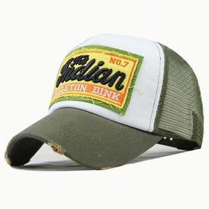 Vente en gros en stock Chapeaux de camionneur camouflage vintage à mailles brodés avec logo personnalisé à 5 panneaux - Product Image 4