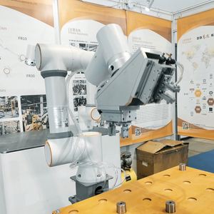 Bras robotisé collaboratif 6 axes haute précision HWINT en promotion pour le soudage MIG TIG, la fabrication et la manutention de tôles - Product Image 1