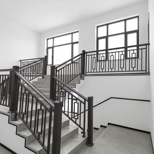 Balustrade moderne en alliage d'<span class=keywords><strong>aluminium</strong></span> sur mesure, montée au sol, pour escalier, <span class=keywords><strong>balcon</strong></span>, garde-corps en verre, résistant à l'eau et à la rouille, pour hôtel - Product Image 1