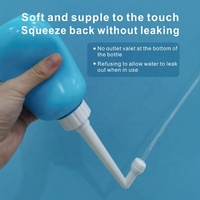 Bouteille de voyage portable OEM/ODM en EVA+ABS pour bidet, 360 ml, avec buse angulaire et pulvérisation verticale, design moderne, pour toilettes murales portables