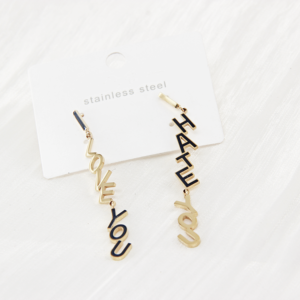 Pendientes colgantes de oro de 14 quilates al por mayor para mujer letras del alfabeto personalizadas amor odio Acero inoxidable moda personalización regalo - Product Image 2