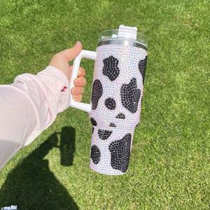 Vaso Térmico de 40oz con Diseño de Vaca y Diamantes de Imitación, con Asa, Aislamiento al Vacío, en Negro, Marrón, Morado, Azul, Rosa, Estampado de Guepardo/Leopardo - Product Image 2