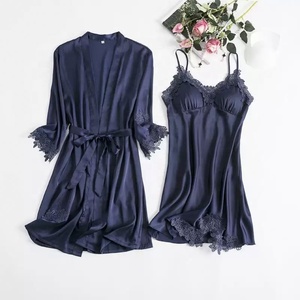 Ensemble de pyjama en satin deux pièces sexy coussinets de poitrine et chemise de nuit en dentelle - Product Image 3