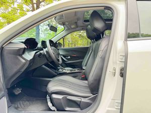 <span class=keywords><strong>Peugeot</strong></span> <span class=keywords><strong>2008</strong></span> SUV 2022 Modello 230THP ONE 1.2T Guida a Sinistra Usato Benzina Cambio Automatico DCT Interni Scuri - Product Image 4