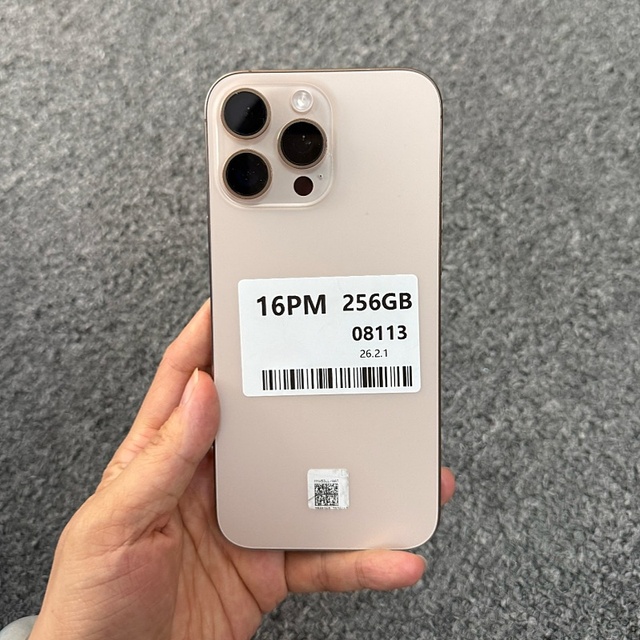 Original Unlocked iPhone 16 Pro Max 256GB/512GB/1TB Used A+ Grade:Shipping Together with Accessory Color Box