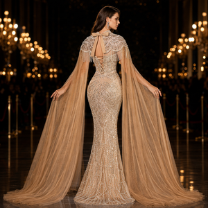 Abito da sera lungo in <span class=keywords><strong>tulle</strong></span> color champagne oro con scollo a cuore, perle, strass, nappe, ciondolo, perline floreali, maniche a cappuccio e fiocco a coda di pesce - Product Image 2