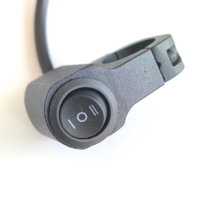 3位3针圆形防水连接器翘板开关，带0.5米电缆 - Product Image 2