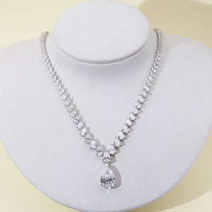 Collier ras du cou MSN-1071 Messi Jewelry en forme de V avec pierre en forme de poire graduée et grand pendentif en forme de poire, collier de mariée - Product Image 4