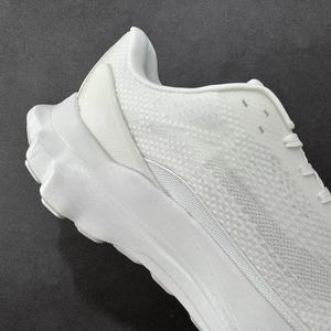 Chaussures en toile à lacets haut de gamme, marques de luxe, avec des éléments de design à la mode, incarnant le style de designer haut de gamme - Product Image 4