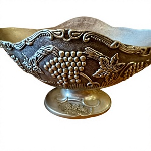Corbeille à fruits ovale vintage en argent gaufré motif raisin, centre de table en métal antique, plat décoratif orné avec poignée, décoration de table, bassin de rangement - Product Image 4