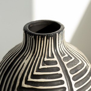 Vases mats en céramique modernes Arrangements floraux de table écologiques pour le foyer et les comptoirs de salon Pots de fleurs séchées - Product Image 4