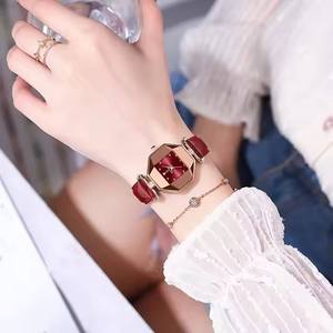 นาฬิกาข้อมือควอตซ์ POEDAGAR 368 สีแดง ขนาดเล็ก สำหรับผู้หญิง ขายดี แฟชั่น สายหนัง หน้าปัดเพชร ทรงสี่เหลี่ยม นาฬิกาข้อมือหรูหราสำหรับผู้หญิง - Product Image 3